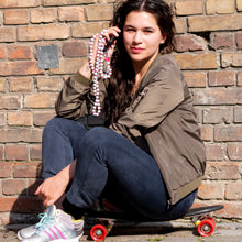 Lade das Bild in den Galerie-Viewer, Pink Shark
